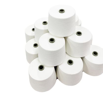70% Kationisch Polyester 30% Viskose Ne 60/1 Siro Kompakt gesponnenes Garn mit weichem Gefühl