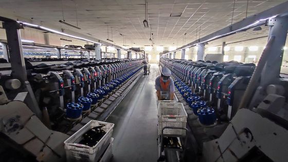Höchste Effizienz AA-Qualität 100% Polyester NE21/1 Ring-Spun-Garn zum Stricken